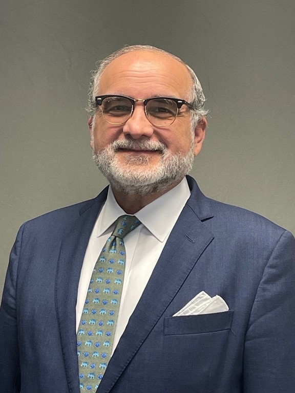 Luis Navas ’82